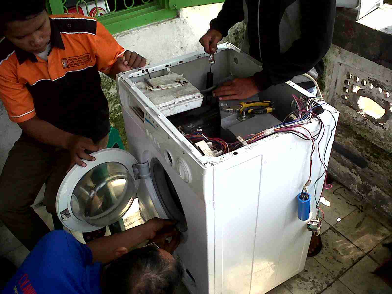 service mesin cuci front loading Cinere